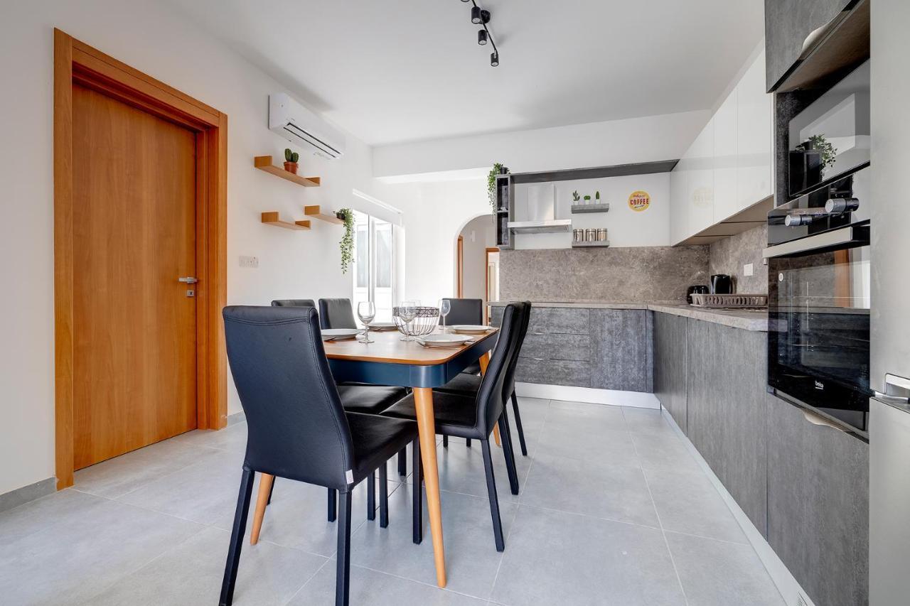 Central Sliema 3-Bedroom Retreat Exterior photo