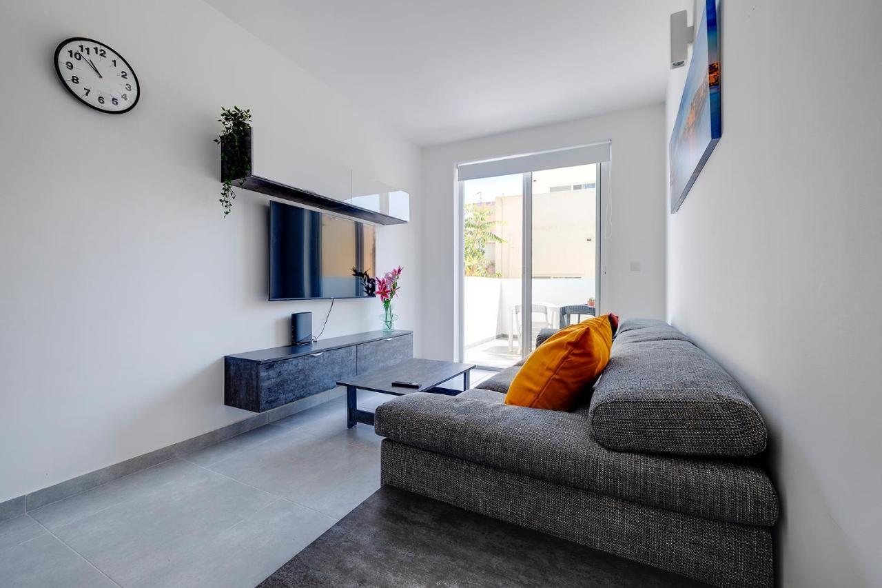 Central Sliema 3-Bedroom Retreat Exterior photo