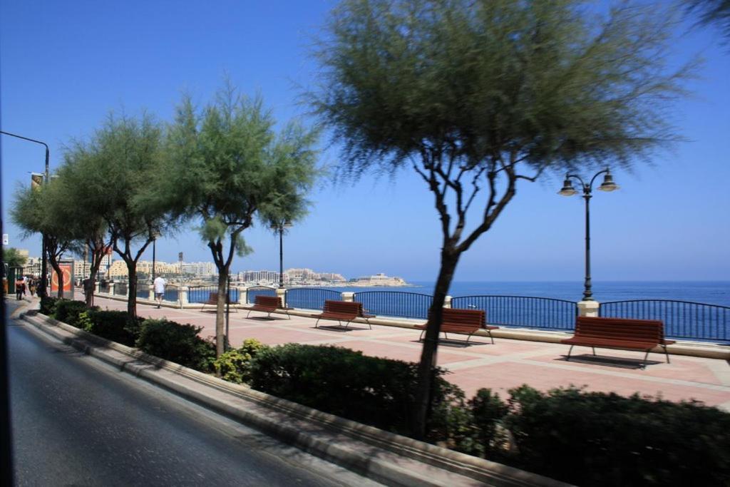 Central Sliema 3-Bedroom Retreat Exterior photo