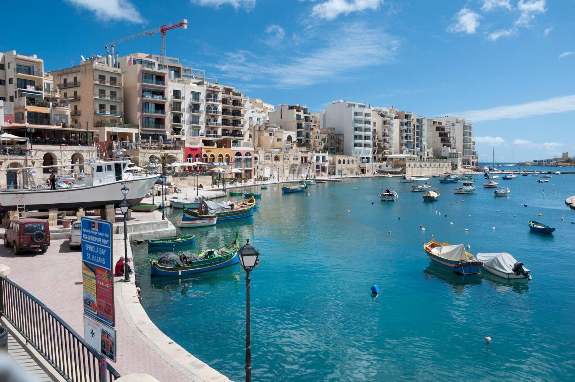 Central Sliema 3-Bedroom Retreat Exterior photo